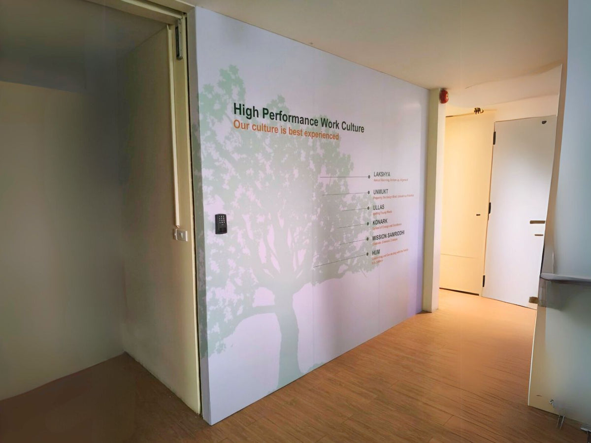 แบคดรอปพลาสวูด ติดผนัง กันน้ำ กันชื้น แข็งแรง เหมาะสำหรับงานอีเวนต์และบูธแสดงสินค้า