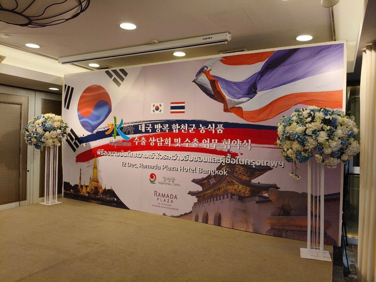 แบคดรอปโฟมบอร์ด ติดผนัง พิมพ์คมชัด น้ำหนักเบา เหมาะสำหรับงานอีเวนต์ บูธแสดงสินค้า และฉากถ่ายรูป