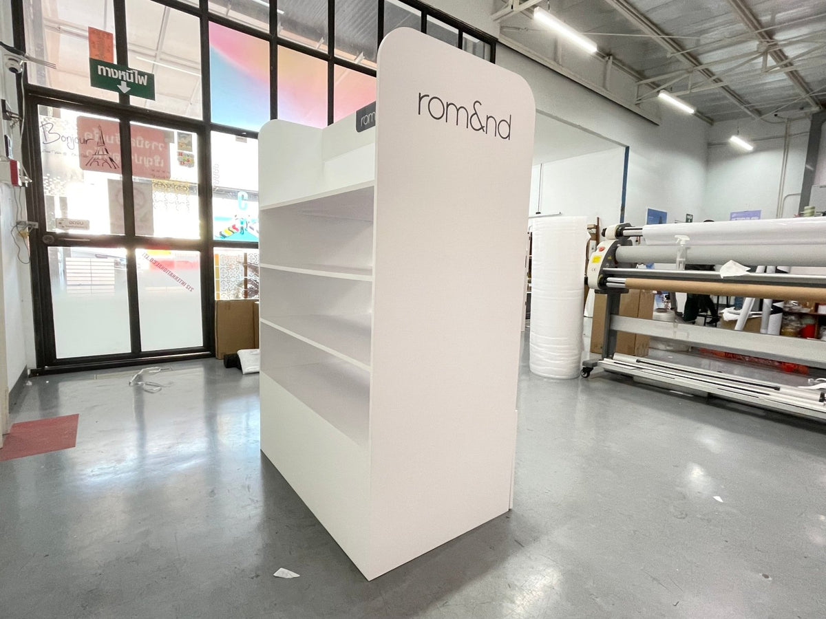 ดิสเพลย์ชั้นวางสินค้า พลาสวูด แข็งแรง น้ำหนักเบา เหมาะสำหรับโชว์สินค้าในร้านค้าและงานอีเวนต์