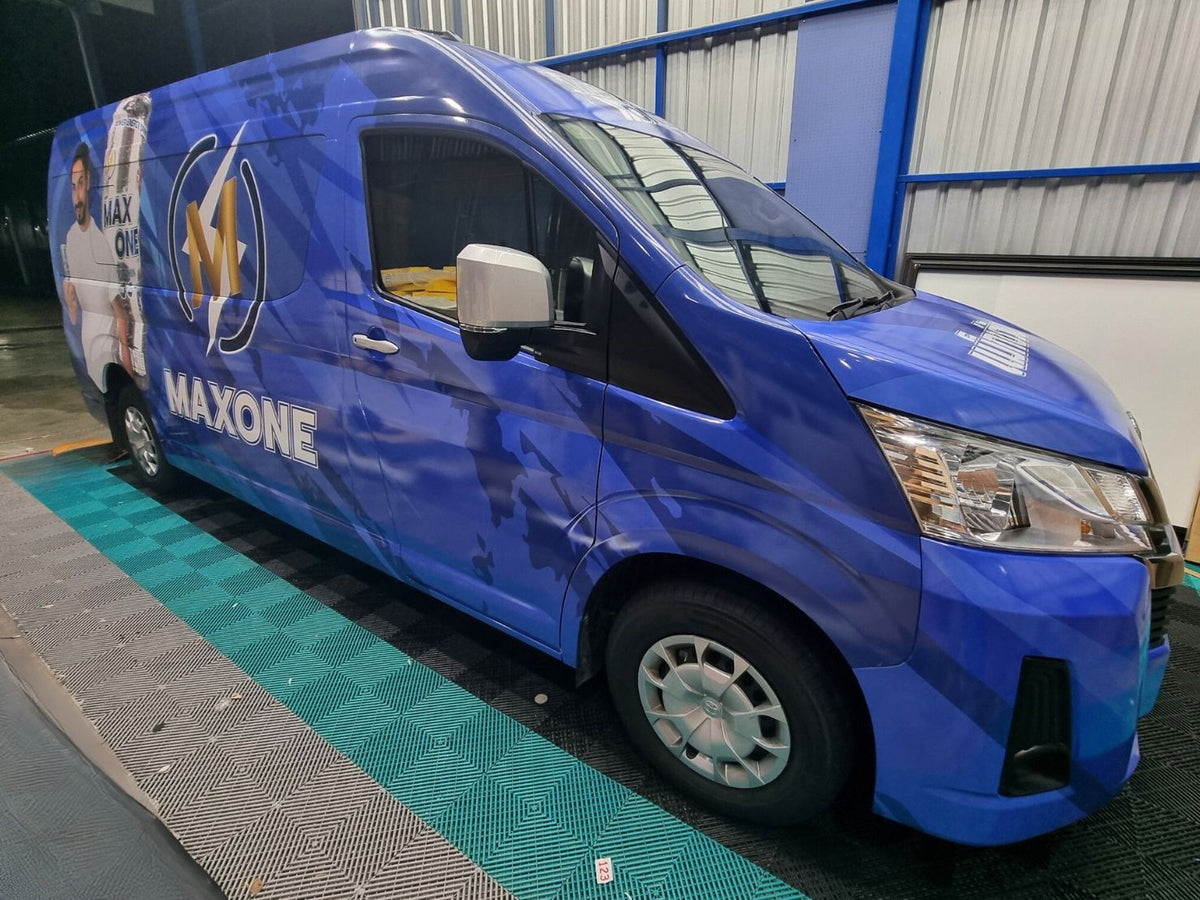 สติ๊กเกอร์ติดรถตู้ Van Wrap Sticker พิมพ์คมชัด วัสดุทนทาน เหมาะสำหรับโฆษณา โปรโมชัน และตกแต่งรถเพื่อสร้างเอกลักษณ์