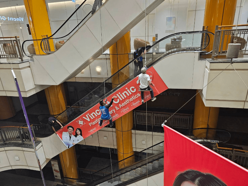 สติ๊กเกอร์บันไดเลื่อน พิมพ์คมชัด เหมาะสำหรับงานโฆษณา โปรโมชัน และห้างสรรพสินค้า