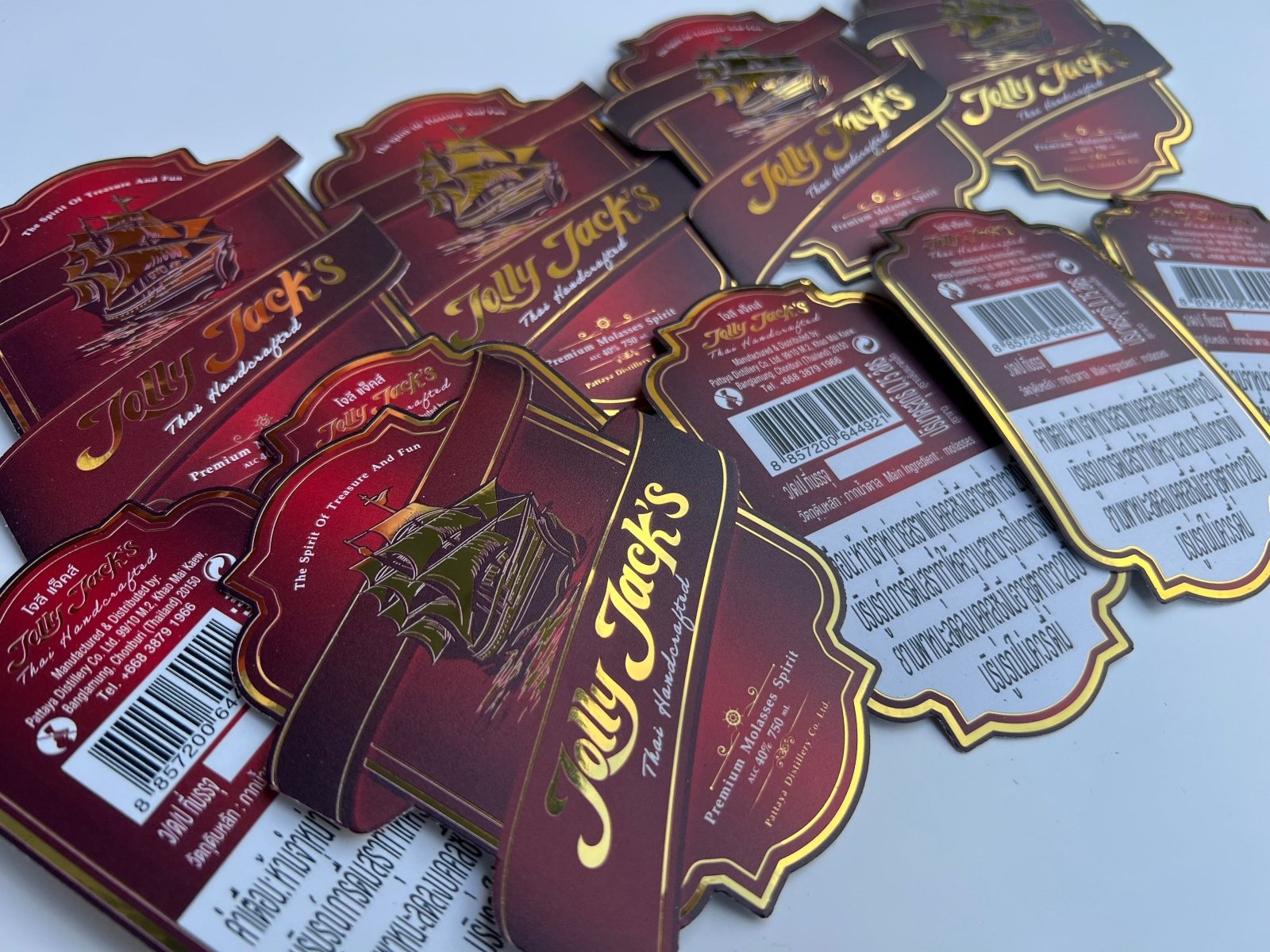 สติ๊กเกอร์ฉลากสินค้า สีทอง สีเงิน พิมพ์หรูหรา เพิ่มมูลค่าแบรนด์ เหมาะสำหรับบรรจุภัณฑ์ สินค้าพรีเมียม และงานโปรโมชัน