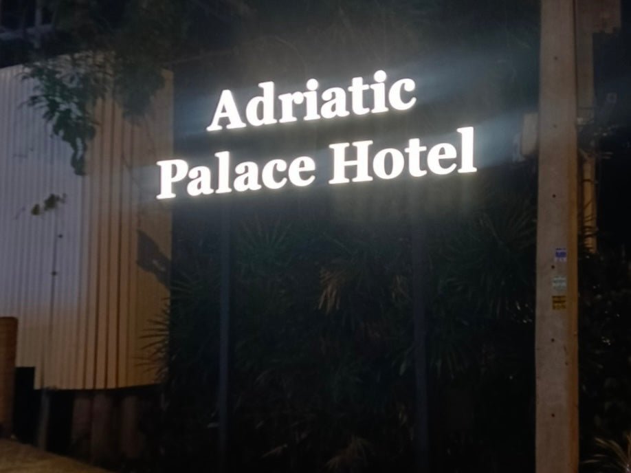 อักษรไฟออกหน้า สว่างชัดเจน ดีไซน์โดดเด่น เหมาะสำหรับป้ายร้านค้า บริษัท และอาคารพาณิชย์