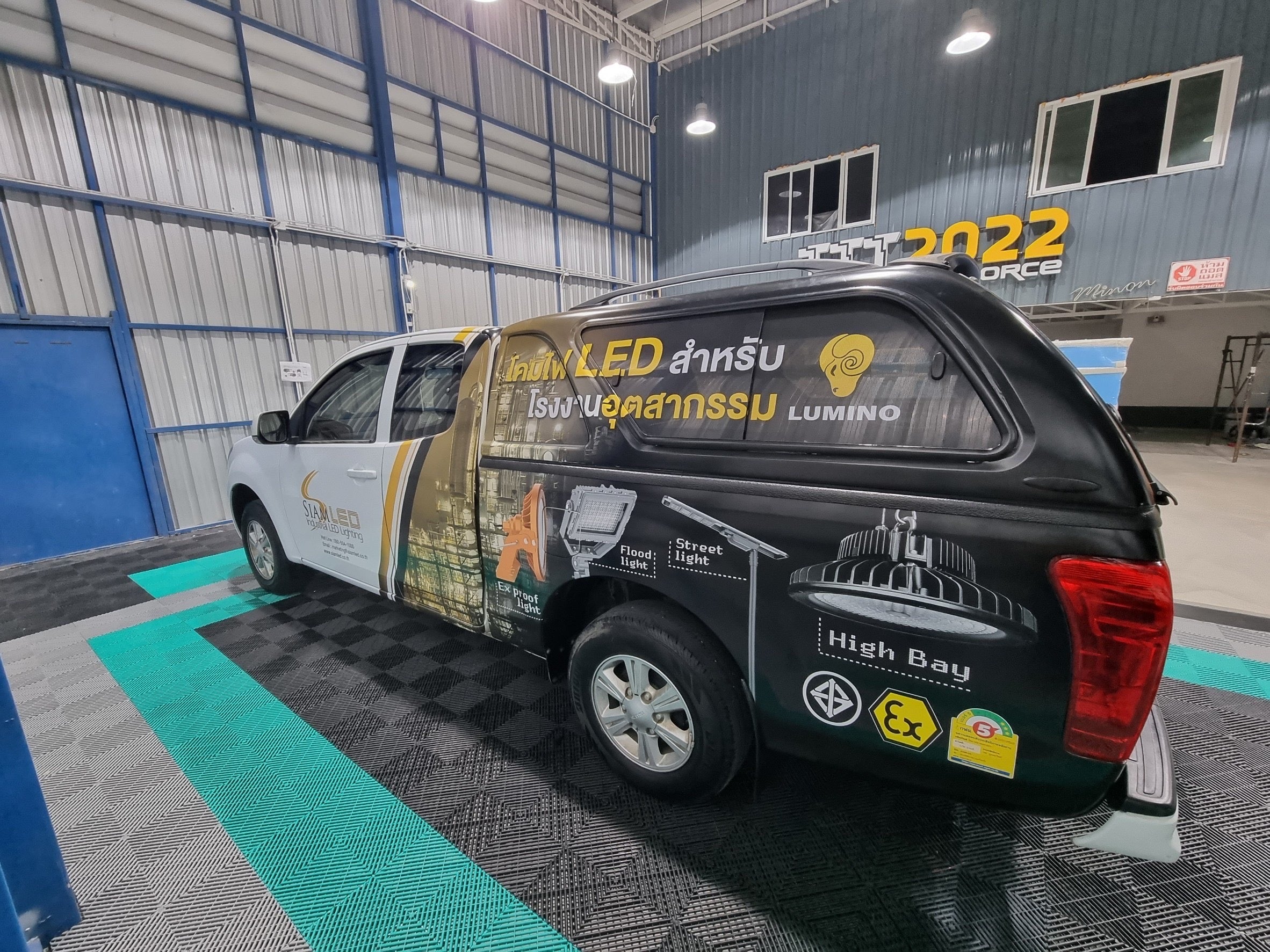 สติ๊กเกอร์ติดรถ Car Wrap แร็ปสติ๊กเกอร์ วัสดุคุณภาพสูง 3M พิมพ์คมชัด ติดทนทาน เหมาะสำหรับโฆษณาและตกแต่งรถทุกประเภท