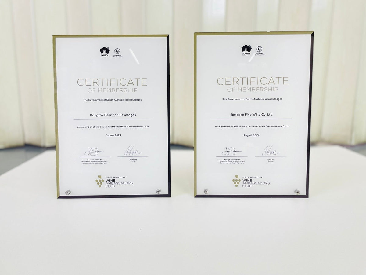 ป้ายอะคริลิคใส ประกบใส่รูปภาพ โปร่งใส คมชัด เหมาะสำหรับโชว์รูม ออฟฟิศ และงานแสดงสินค้า