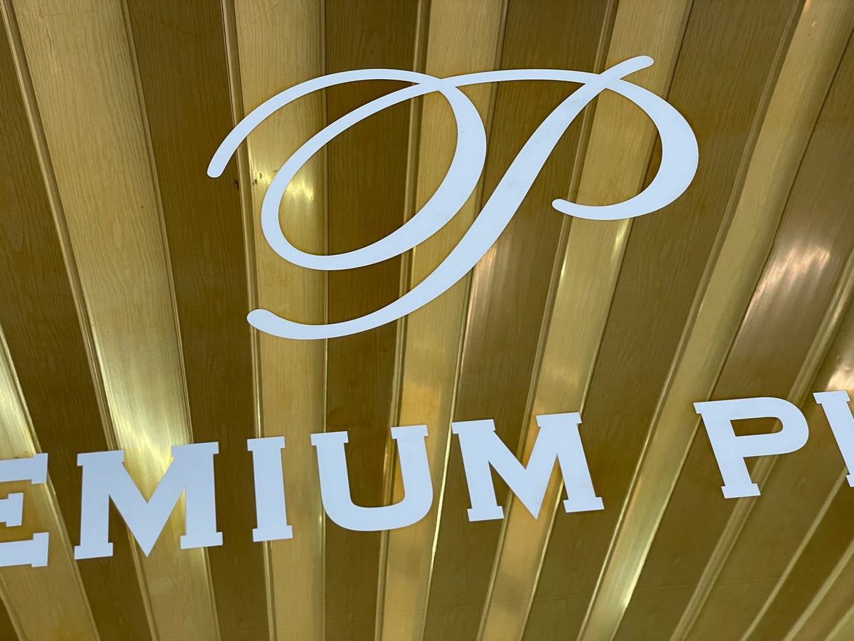 ป้ายอะคริลิคมิลเลอร์สีทอง Mirror เงากระจก หรูหรา พิมพ์คมชัด เหมาะสำหรับป้ายบริษัทและงานตกแต่ง