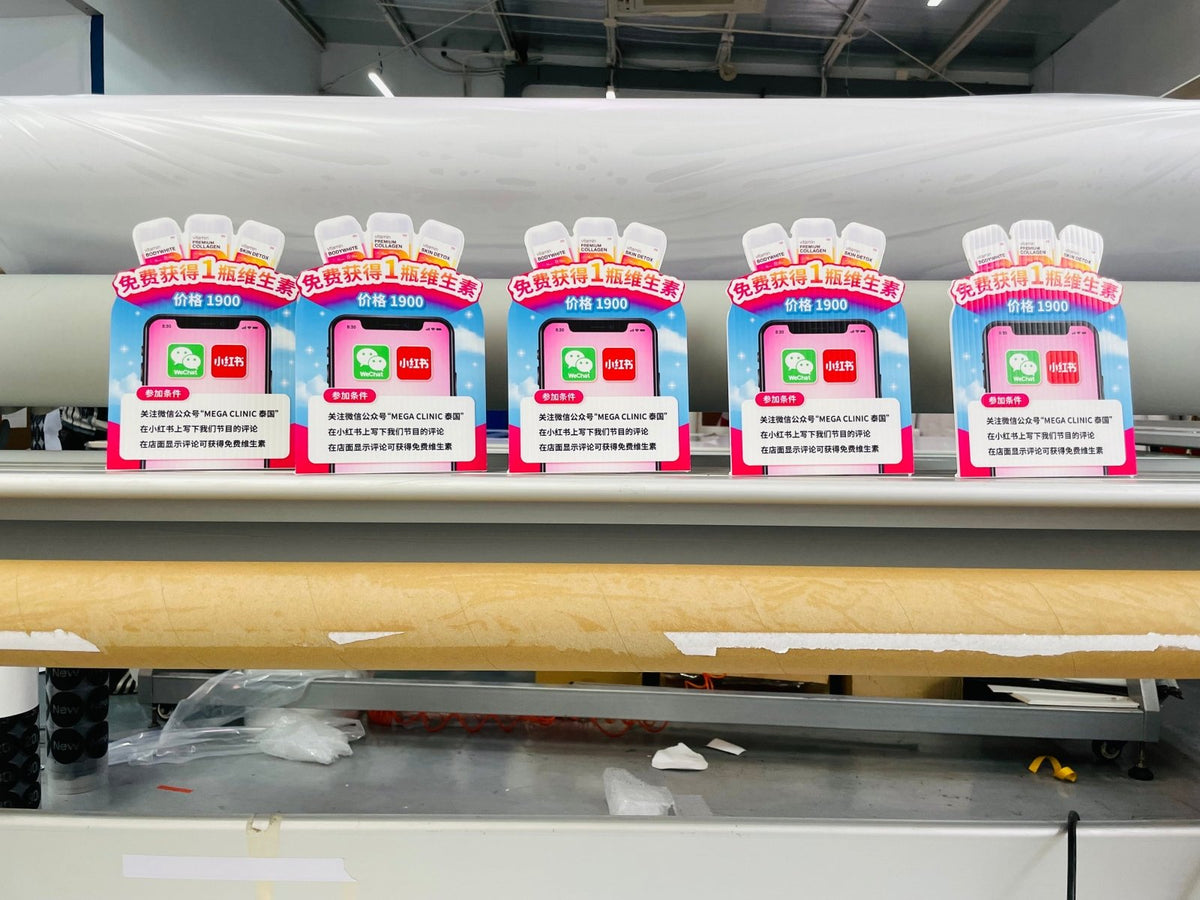 เต้นท์การ์ด สแตนดี้ตั้งโต๊ะ ป้ายตั้งฟิวเจอร์บอร์ด และป้ายสามเหลี่ยมตั้งโต๊ะ พิมพ์คมชัด เหมาะสำหรับเมนู โปรโมชั่น และป้ายโฆษณา