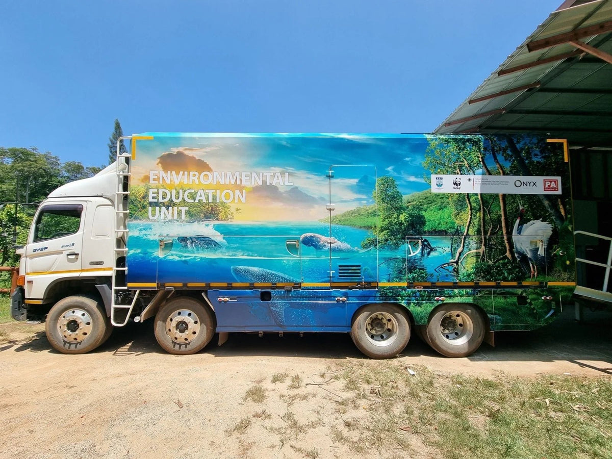 สติ๊กเกอร์ติดรถ 6 ล้อ พิมพ์คมชัด วัสดุทนทาน เหมาะสำหรับโฆษณา โปรโมชัน และสร้างเอกลักษณ์แบรนด์