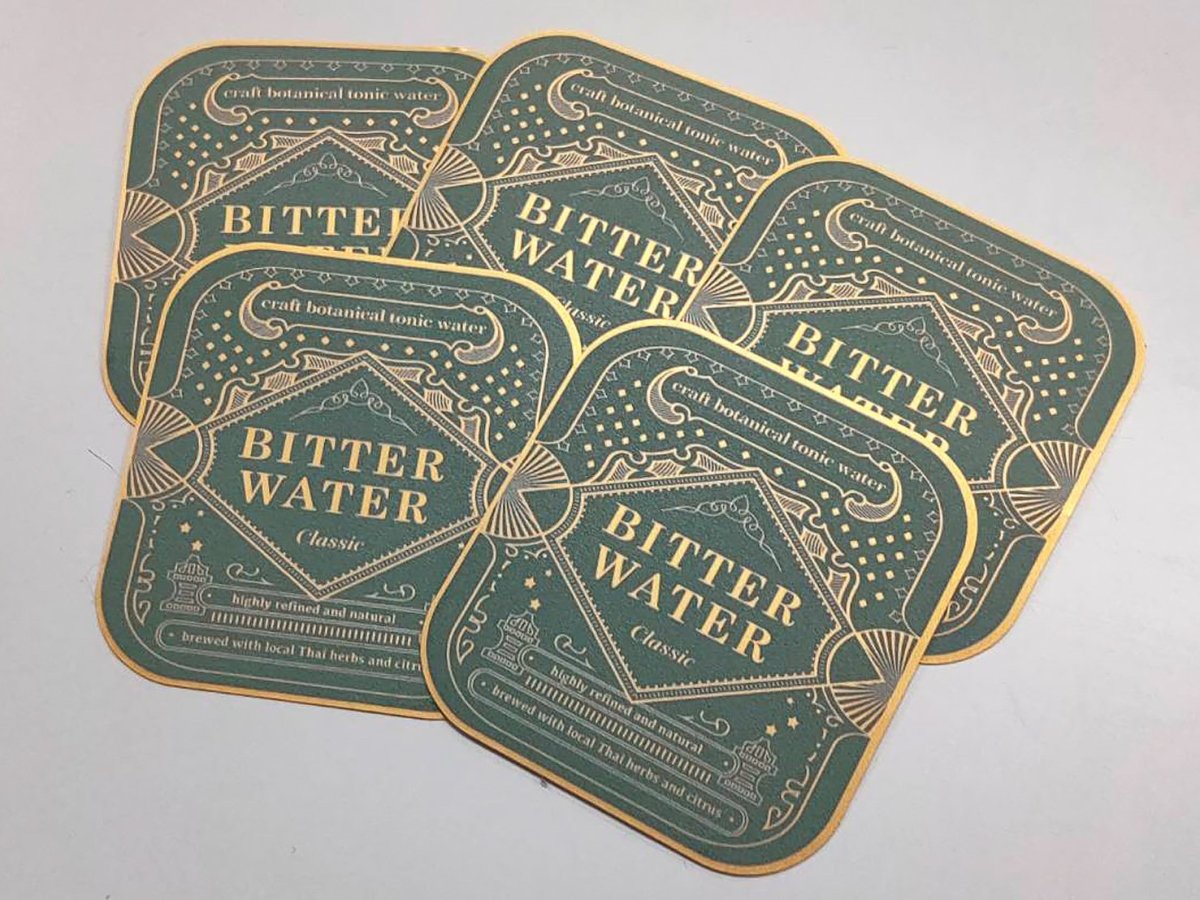 สติ๊กเกอร์ฉลากสินค้า สีทอง สีเงิน พิมพ์หรูหรา เพิ่มมูลค่าแบรนด์ เหมาะสำหรับบรรจุภัณฑ์ สินค้าพรีเมียม และงานโปรโมชัน