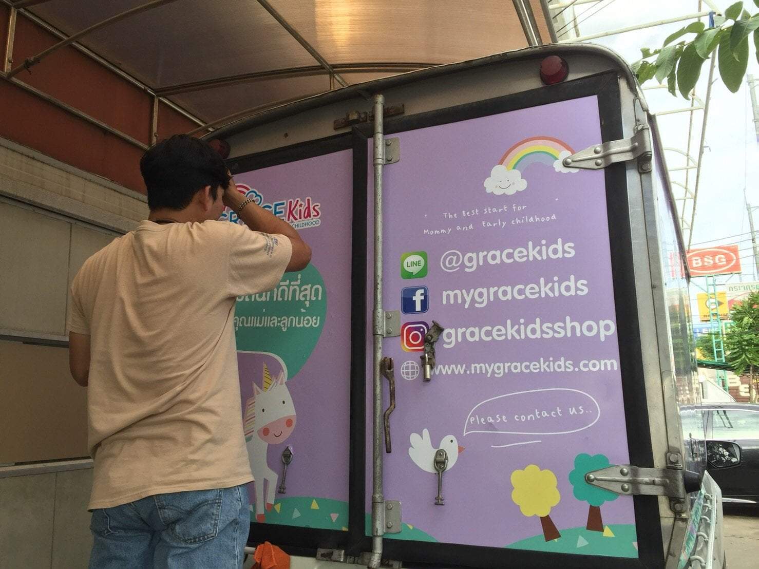 สติ๊กเกอร์ติดรถ Car Wrap แร็ปสติ๊กเกอร์ วัสดุคุณภาพสูง 3M พิมพ์คมชัด ติดทนทาน เหมาะสำหรับโฆษณาและตกแต่งรถทุกประเภท