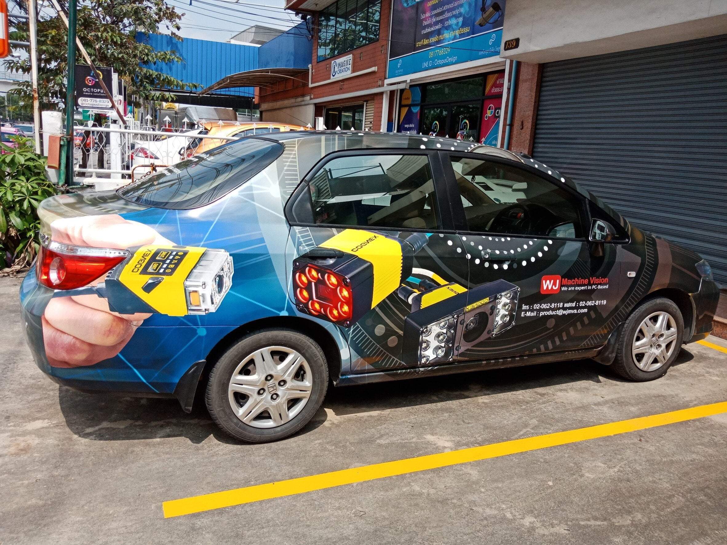 สติ๊กเกอร์ติดรถ Car Wrap แร็ปสติ๊กเกอร์ วัสดุคุณภาพสูง 3M พิมพ์คมชัด ติดทนทาน เหมาะสำหรับโฆษณาและตกแต่งรถทุกประเภท