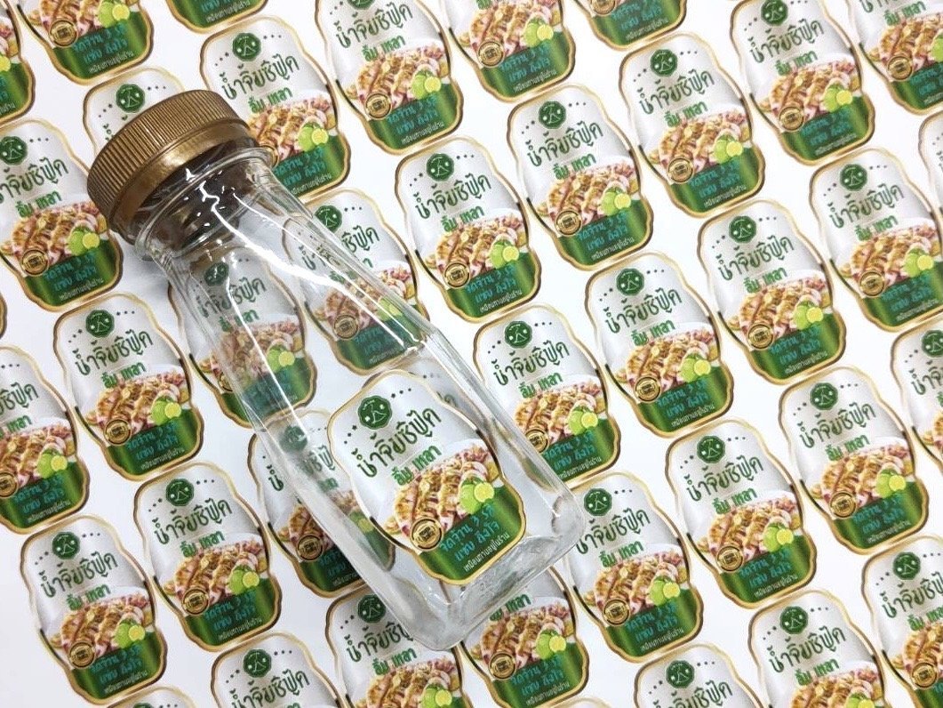 ฉลากสติ๊กเกอร์กันน้ำ PP สติ๊กเกอร์ไดคัท พิมพ์คมชัด ทนทาน กันน้ำ เหมาะสำหรับติดบรรจุภัณฑ์ สินค้า และงานโปรโมชัน