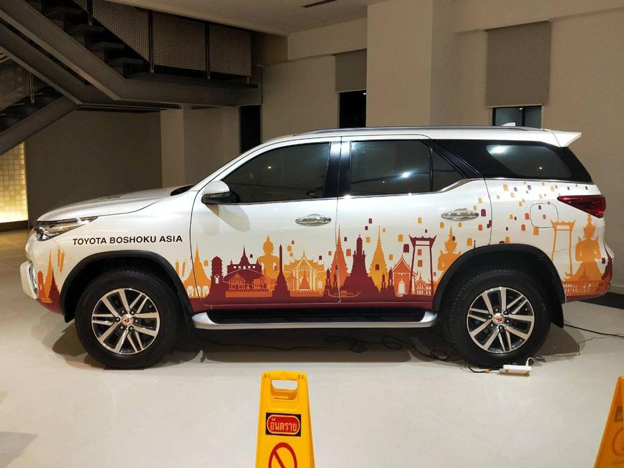 สติ๊กเกอร์ติดรถ Car Wrap แร็ปสติ๊กเกอร์ วัสดุคุณภาพสูง 3M พิมพ์คมชัด ติดทนทาน เหมาะสำหรับโฆษณาและตกแต่งรถทุกประเภท