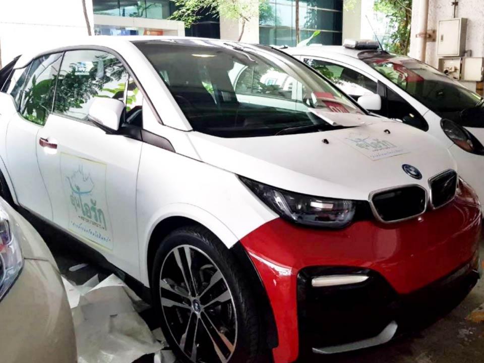 สติ๊กเกอร์ติดรถ Car Wrap แร็ปสติ๊กเกอร์ วัสดุคุณภาพสูง 3M พิมพ์คมชัด ติดทนทาน เหมาะสำหรับโฆษณาและตกแต่งรถทุกประเภท