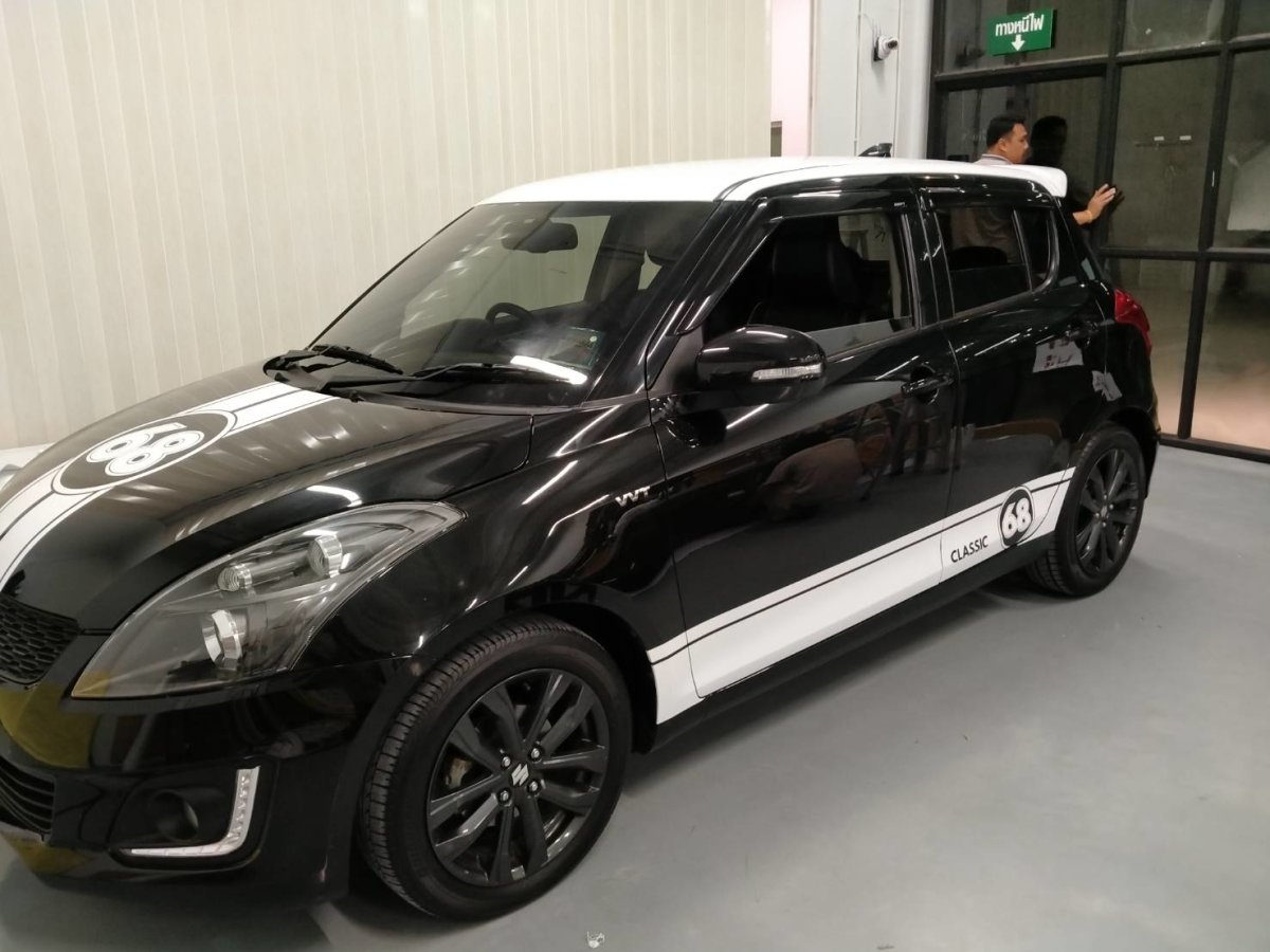 สติ๊กเกอร์ติดรถ (Car Wrap) Sticker แรพรถ - Octopus Media Solutions