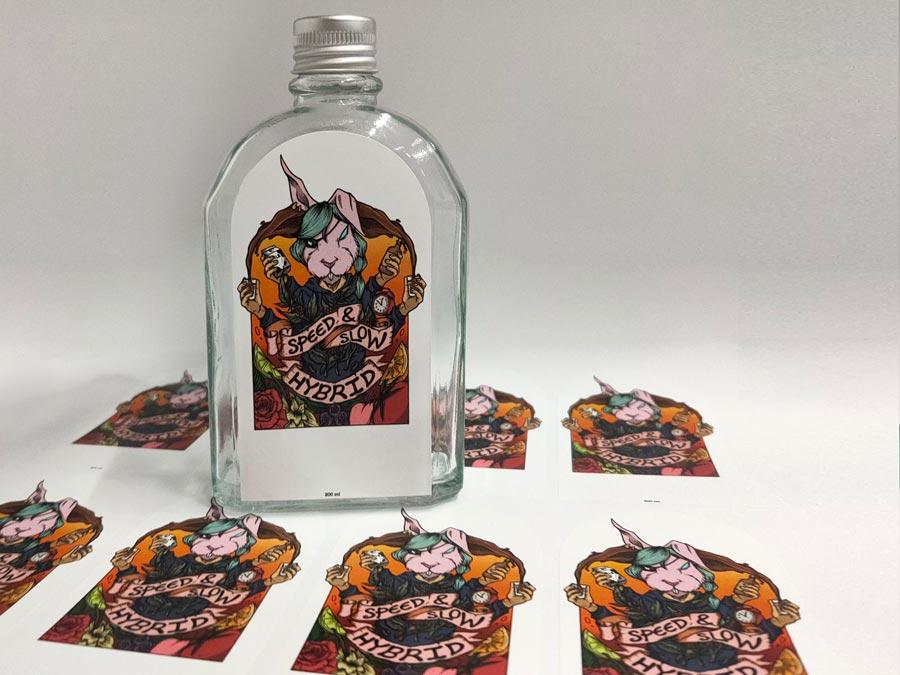 ฉลากสติ๊กเกอร์กันน้ำ PP สติ๊กเกอร์ไดคัท พิมพ์คมชัด ทนทาน กันน้ำ เหมาะสำหรับติดบรรจุภัณฑ์ สินค้า และงานโปรโมชัน