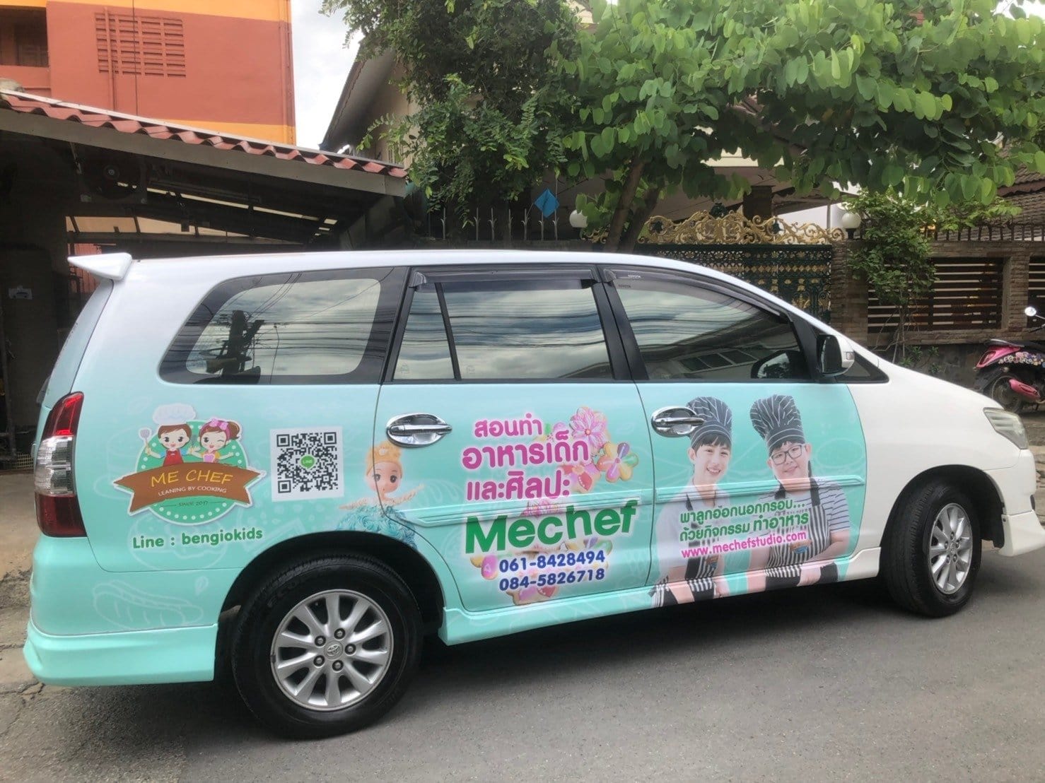 สติ๊กเกอร์ติดรถ Car Wrap แร็ปสติ๊กเกอร์ วัสดุคุณภาพสูง 3M พิมพ์คมชัด ติดทนทาน เหมาะสำหรับโฆษณาและตกแต่งรถทุกประเภท