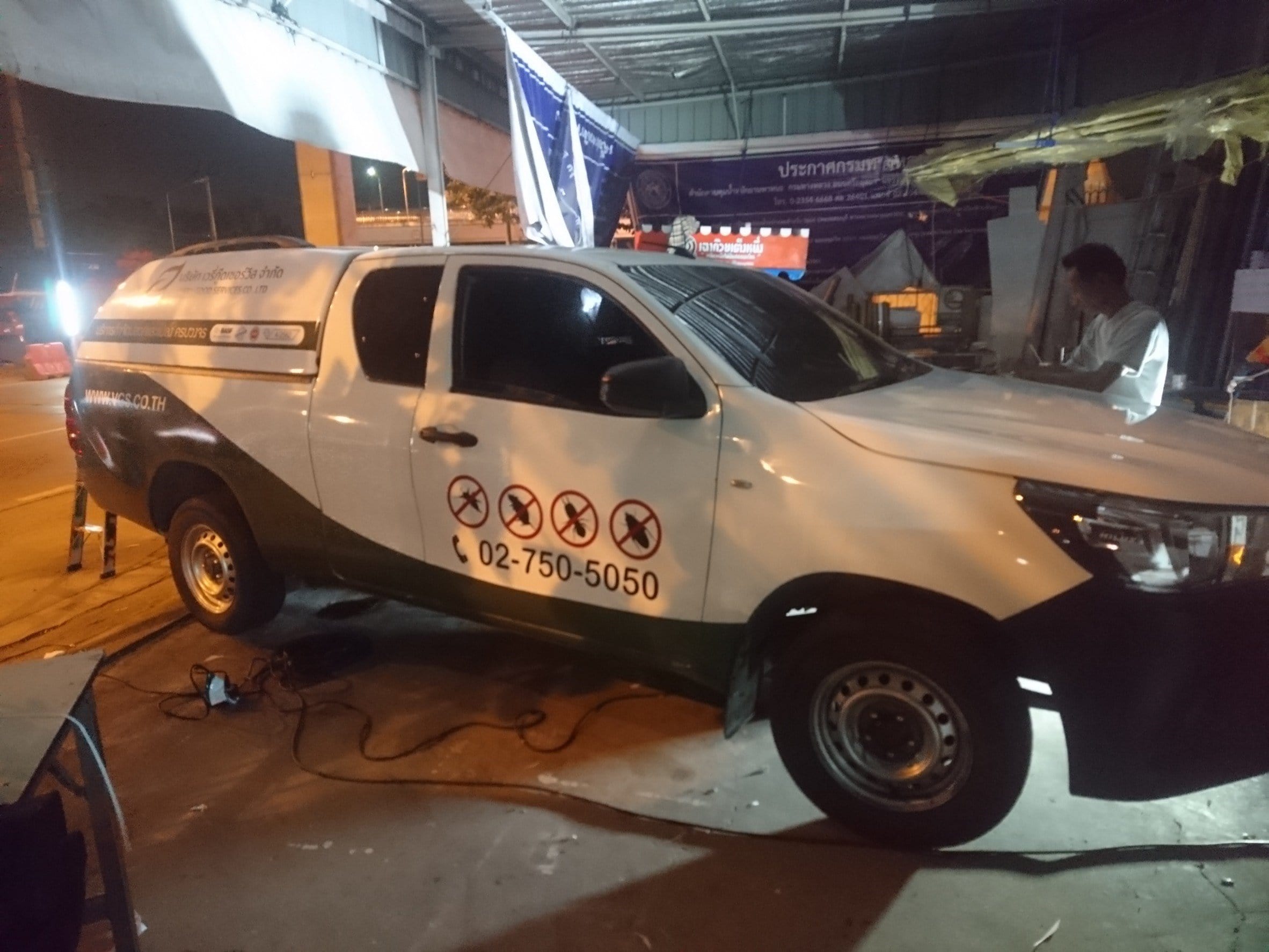 สติ๊กเกอร์ติดรถ Car Wrap แร็ปสติ๊กเกอร์ วัสดุคุณภาพสูง 3M พิมพ์คมชัด ติดทนทาน เหมาะสำหรับโฆษณาและตกแต่งรถทุกประเภท