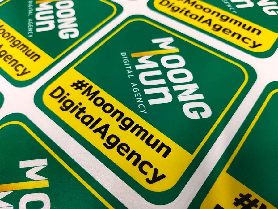 สติ๊กเกอร์กันน้ำ สติ๊กเกอร์ PVC PP สติ๊กเกอร์ไดคัท - Octopus Media Solutions