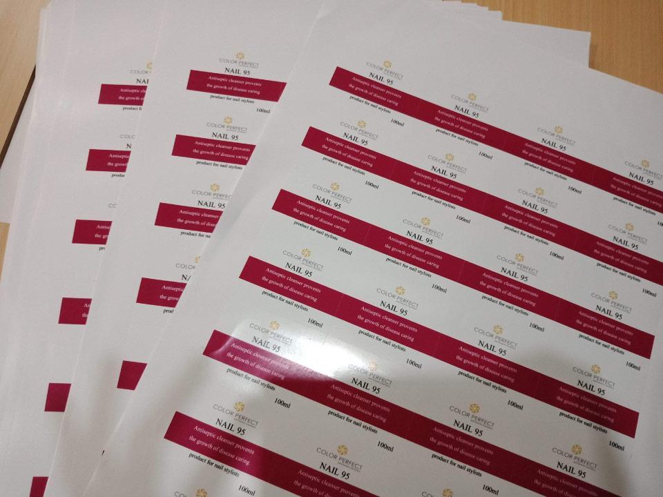 ฉลากสติ๊กเกอร์กันน้ำ PP สติ๊กเกอร์ไดคัท พิมพ์คมชัด ทนทาน กันน้ำ เหมาะสำหรับติดบรรจุภัณฑ์ สินค้า และงานโปรโมชัน