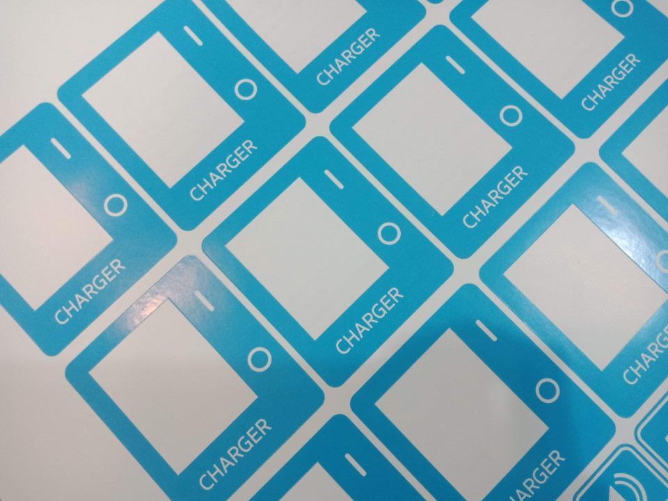 Sticker caution label สติ๊กเกอร์ฉลากสินค้า ไดคัทตามแบบ สติ๊กเกอร์กันน้ำ ฉีกไม่ขาด ไม่ร่อนง่าย ทนน้ำ