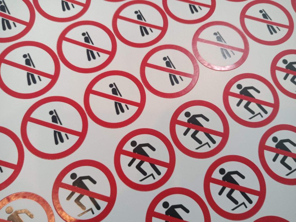 สติ๊กเกอร์ฉลาก สินค้า สติ๊กเกอร์กันน้ำขาวด้าน สติ๊กเกอร์เตือน ระวัง อุบัติเหตุ