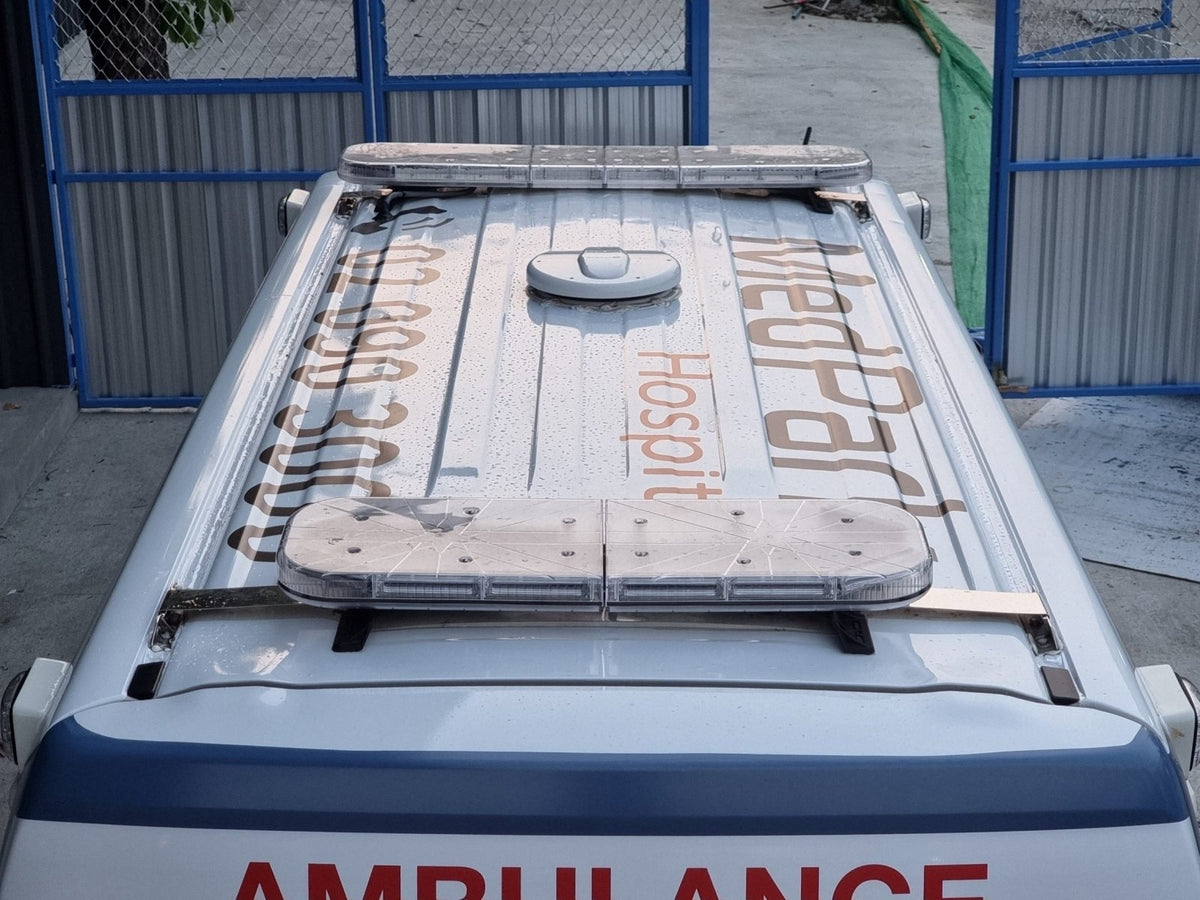 สติ๊กเกอร์ติดรถฉุกเฉิน Ambulance Sticker พิมพ์คมชัด สะท้อนแสงได้ เหมาะสำหรับรถพยาบาล รถกู้ชีพ และยานพาหนะฉุกเฉินทุกประเภท