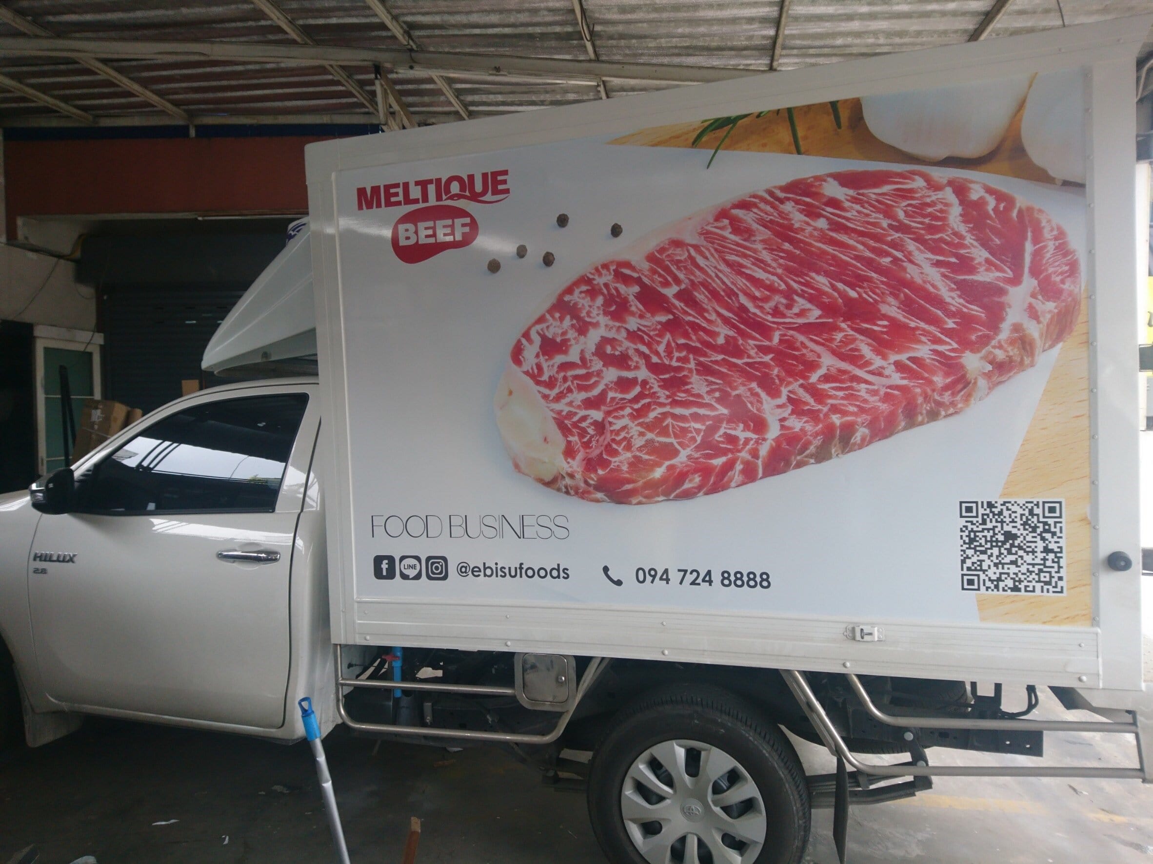 สติ๊กเกอร์ติดรถ Car Wrap แร็ปสติ๊กเกอร์ วัสดุคุณภาพสูง 3M พิมพ์คมชัด ติดทนทาน เหมาะสำหรับโฆษณาและตกแต่งรถทุกประเภท