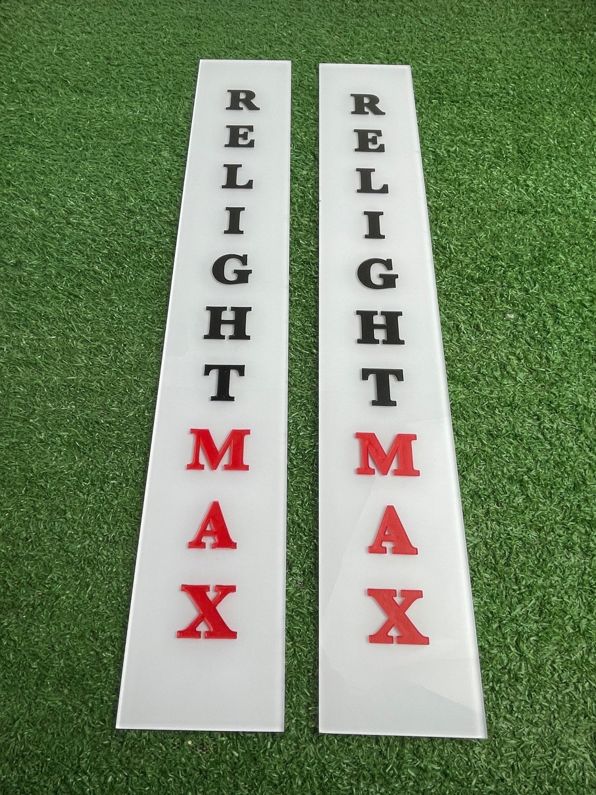 เซาะร่องอะคริลิค Laser Marking งานพิมพ์และแกะสลักคมชัด เนี้ยบหรู เหมาะสำหรับป้ายชื่อ ป้ายบริษัท และงานตกแต่งพิเศษ