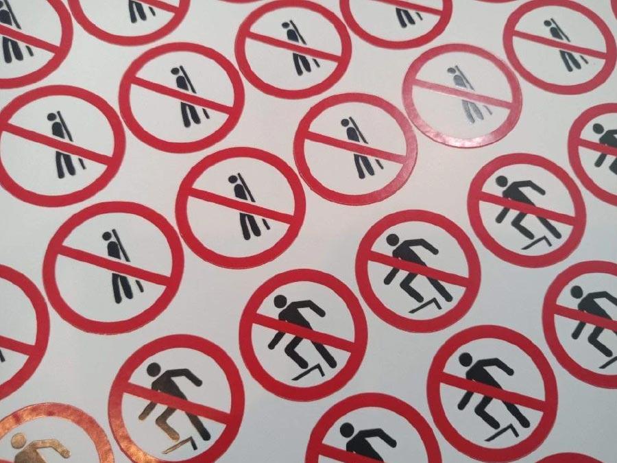 ฉลากสติ๊กเกอร์กันน้ำ PP สติ๊กเกอร์ไดคัท พิมพ์คมชัด ทนทาน กันน้ำ เหมาะสำหรับติดบรรจุภัณฑ์ สินค้า และงานโปรโมชัน