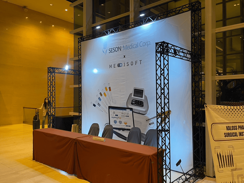 แบนเนอร์โปรโมชั่นสีขาวของ Seson Medical Corp. ในบทความโครง Truss สำหรับ Backdrop อีเวนต์