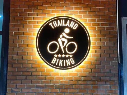 ป้ายโลหะฉลุลายรูปจักรยานสไตล์ไทยสว่างไสว