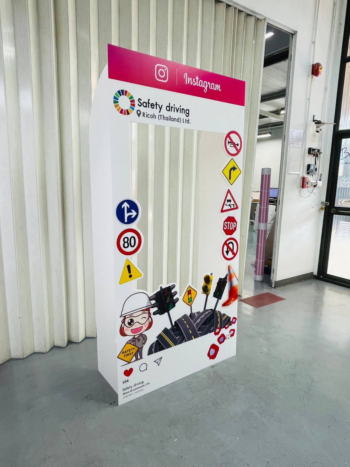 ฉากถ่ายรูปฟิวเจอร์บอร์ด ราคาถูก พิมพ์คมชัด น้ำหนักเบา เหมาะสำหรับงานอีเวนต์และงานแต่งงาน