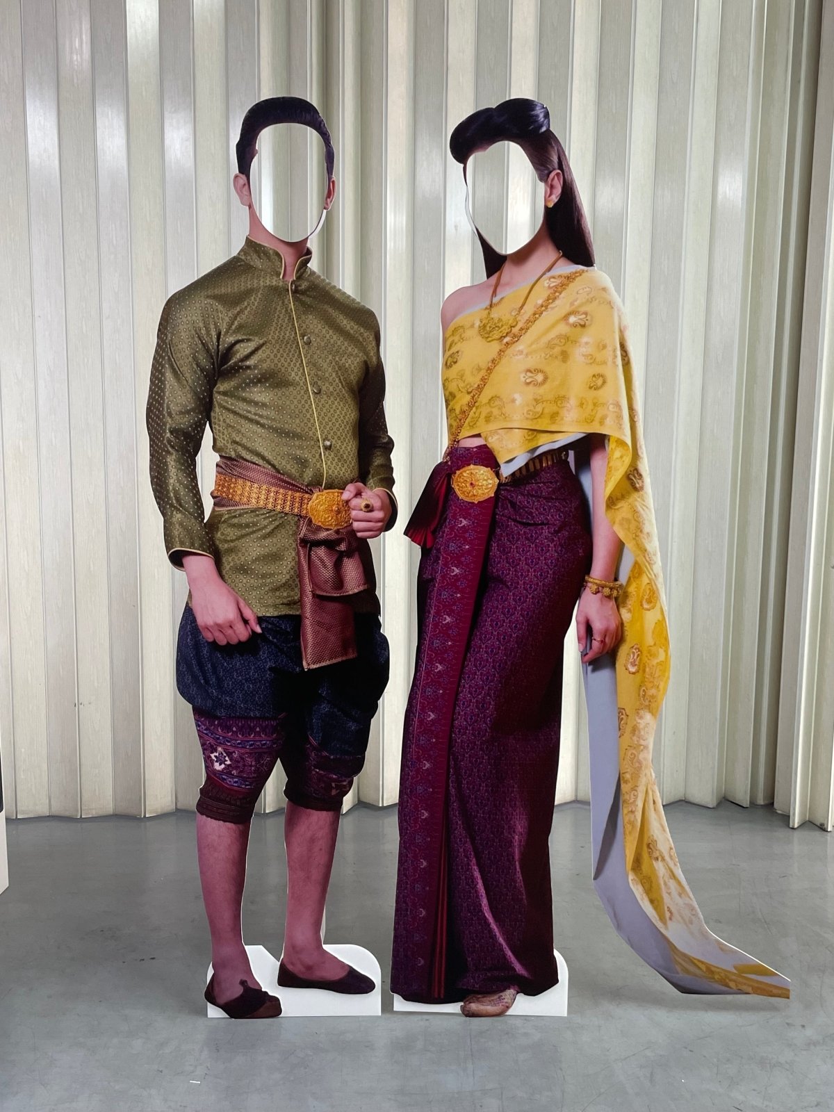 ฉากถ่ายรูปฟิวเจอร์บอร์ด ราคาถูก พิมพ์คมชัด น้ำหนักเบา เหมาะสำหรับงานอีเวนต์และงานแต่งงาน