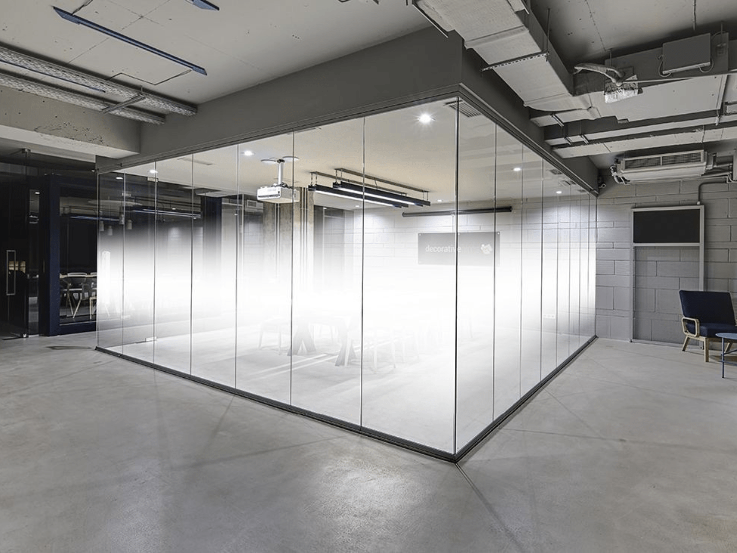 สติ๊กเกอร์ไล่เฉด Gradient Grain Pattern พิมพ์คมชัด เหมาะสำหรับตกแต่งผนัง กระจก และงานดีไซน์