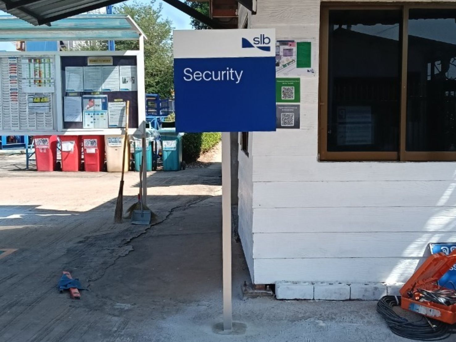 Rebranding ป้ายองค์กร ปรับ CI ใหม่ ครบวงจร — วัสดุและกระบวนการผลิต | ได้ครับ บริการ ถอดป้ายเก่า ติดตั้งป้ายใหม่ ครบชุด รวมถึง