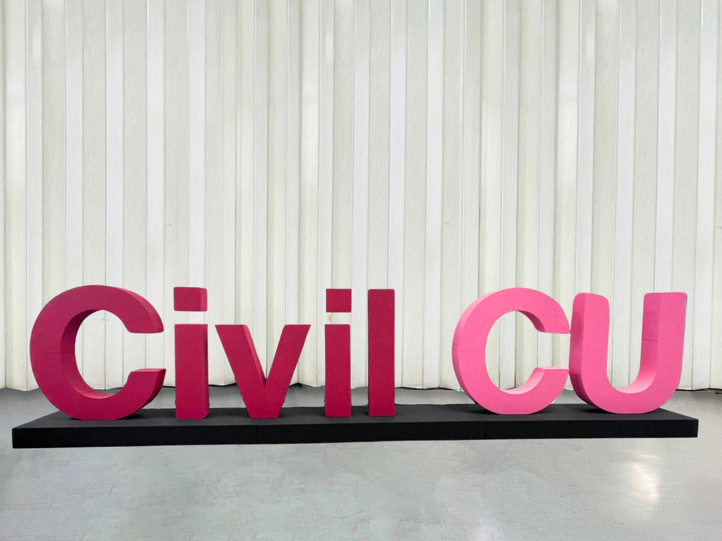 ป้ายโฟมอักษร 3 มิติสีชมพู Civil Cu บนฐานดำ