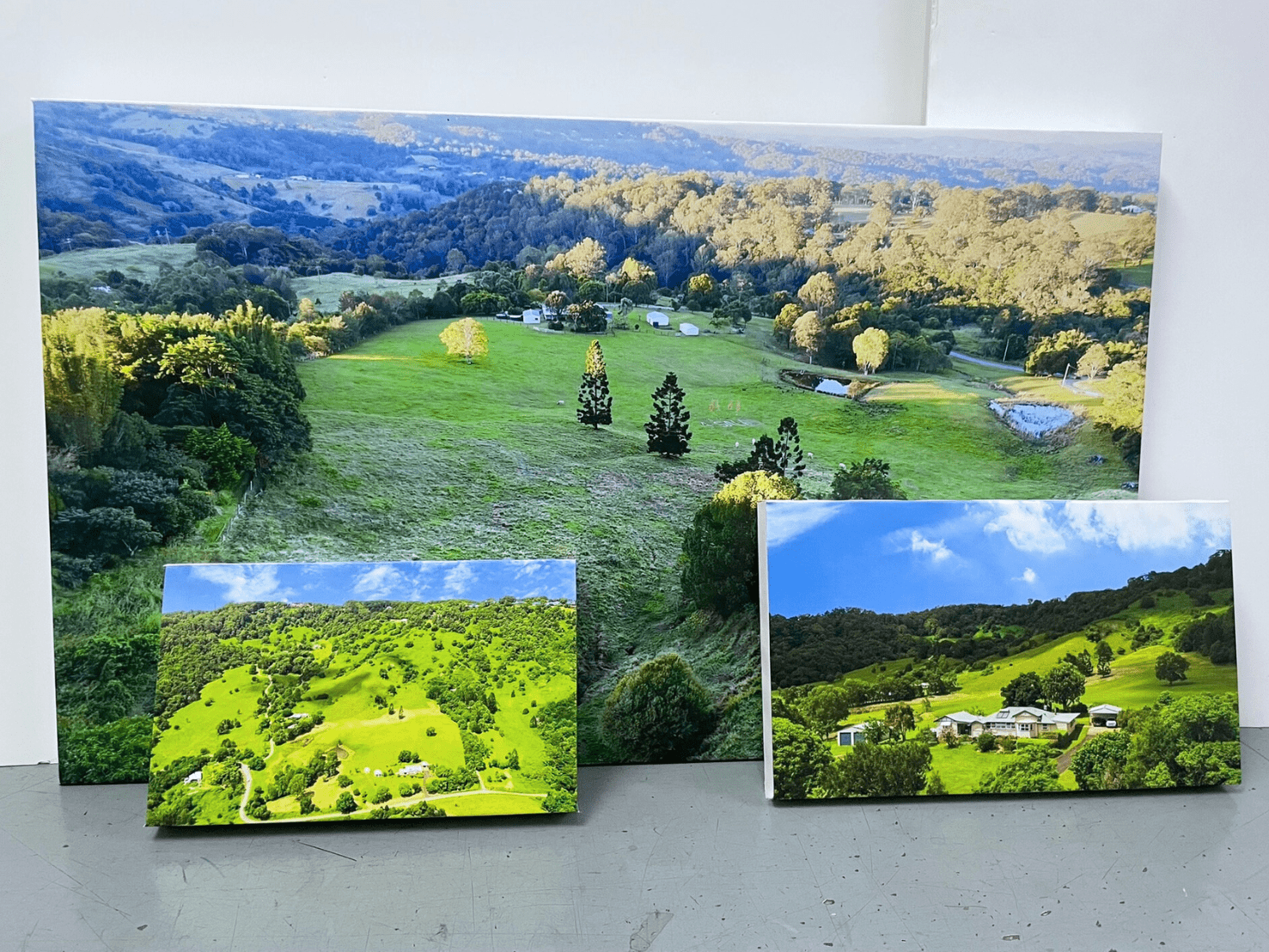 รูปติดผนัง ภาพแคนวาส และรูปกรอบลอย พิมพ์คมชัด สีสวยทนทาน เหมาะสำหรับตกแต่งบ้าน ร้านค้า และออฟฟิศ