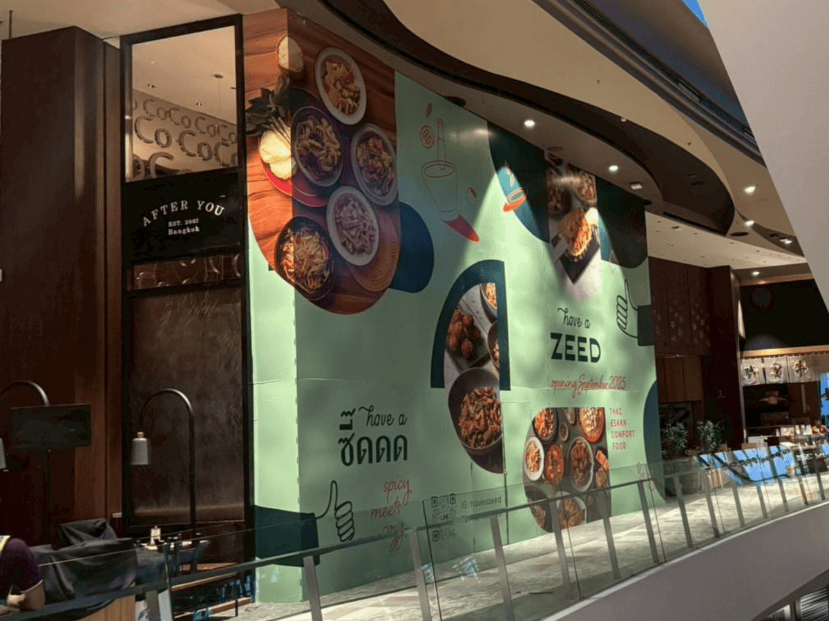 สติ๊กเกอร์และป้ายปิดปรับปรุงร้าน Coming Soon พิมพ์คมชัด สีสด เหมาะสำหรับติดหน้าร้าน โครงการใหม่ และงานรีโนเวท