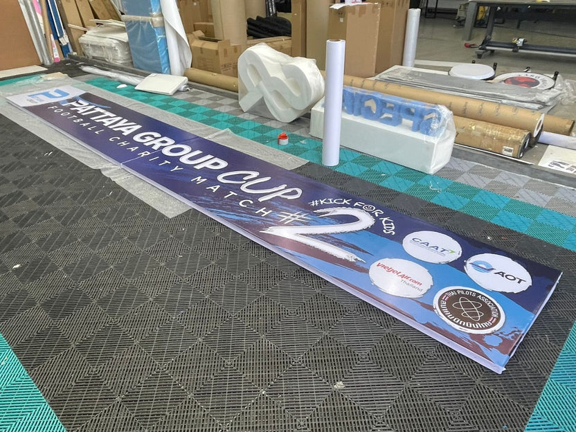 ป้ายไวนิล Pattaya Group Cup ฟุตบอลการกุศล #2 โลโก้ CAAT AOT และสมาคมฟุตบอลพัทยา