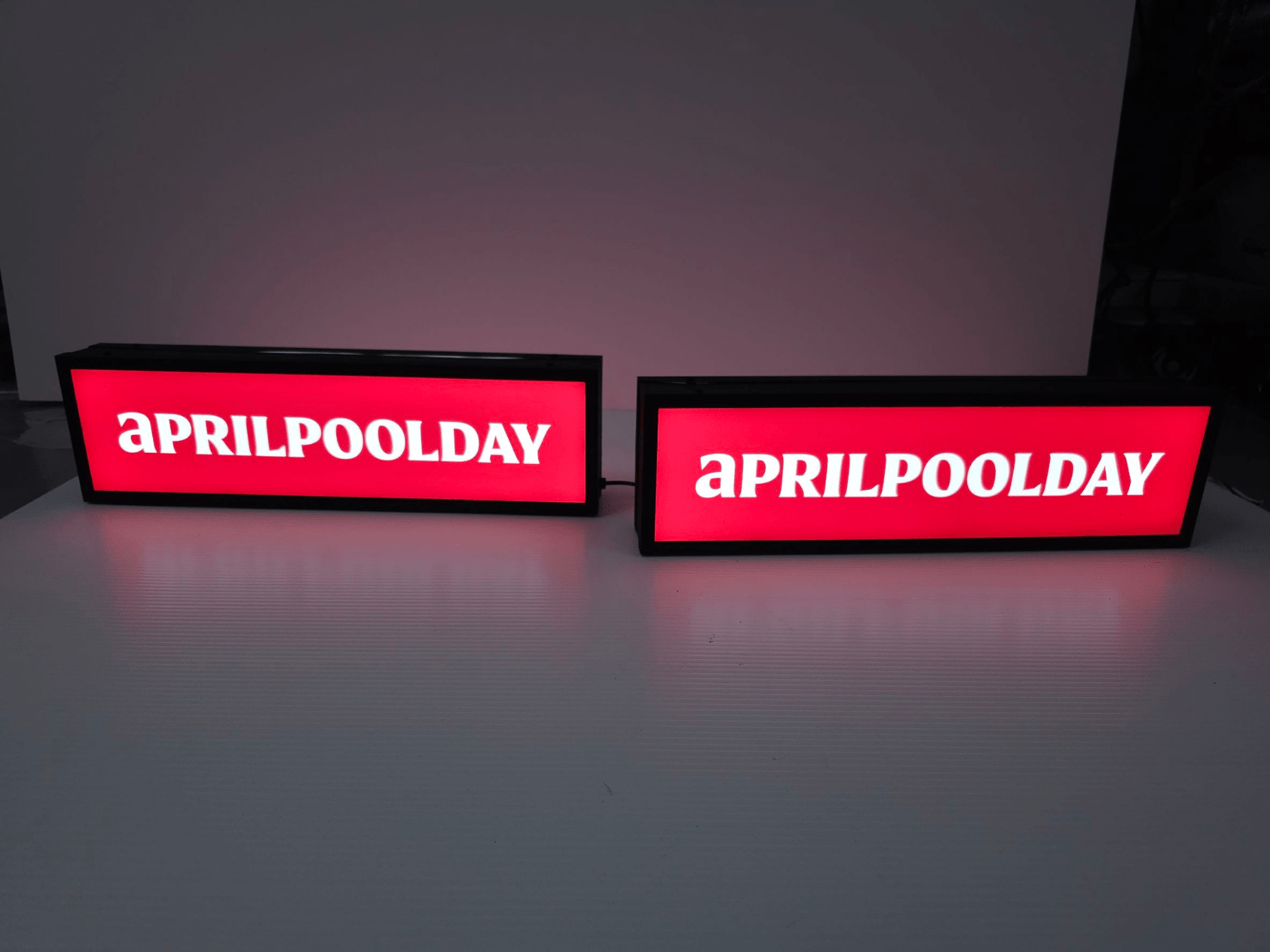 กล่องไฟอะคริลิค ไฟออกรอบป้าย ติดยื่นจากผนัง สว่างชัดเจน เหมาะสำหรับร้านค้าและป้ายหน้าร้าน