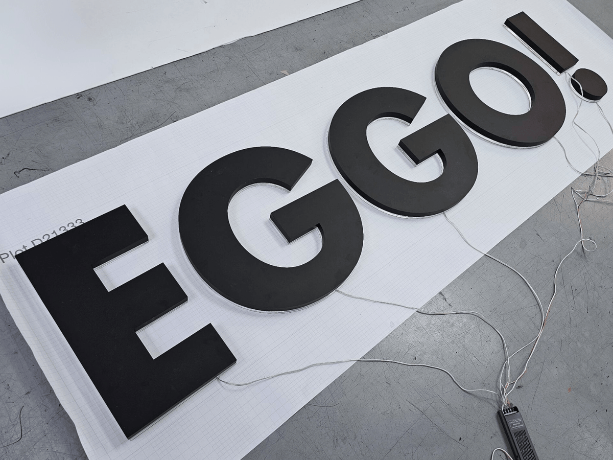 ป้ายบริษัทไฟออกหลัง แสงหรูหรา เด่นชัด เหมาะสำหรับองค์กร บริษัท และอาคารพาณิชย์