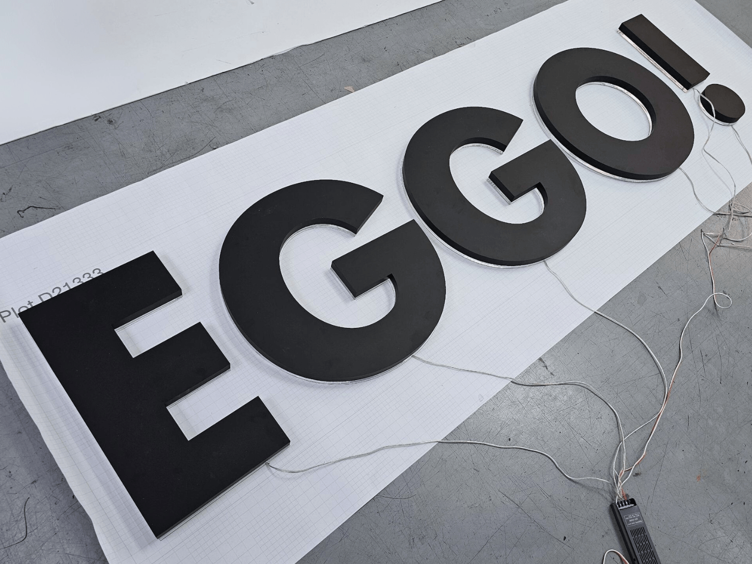 ป้ายบริษัทไฟออกหลัง แสงหรูหรา เด่นชัด เหมาะสำหรับองค์กร บริษัท และอาคารพาณิชย์