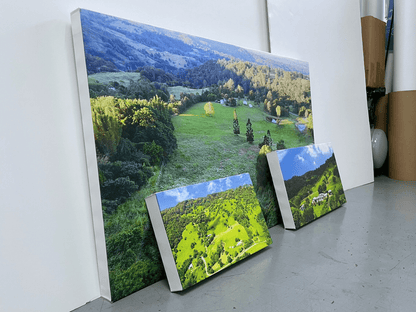 รูปติดผนัง ภาพแคนวาส และรูปกรอบลอย พิมพ์คมชัด สีสวยทนทาน เหมาะสำหรับตกแต่งบ้าน ร้านค้า และออฟฟิศ