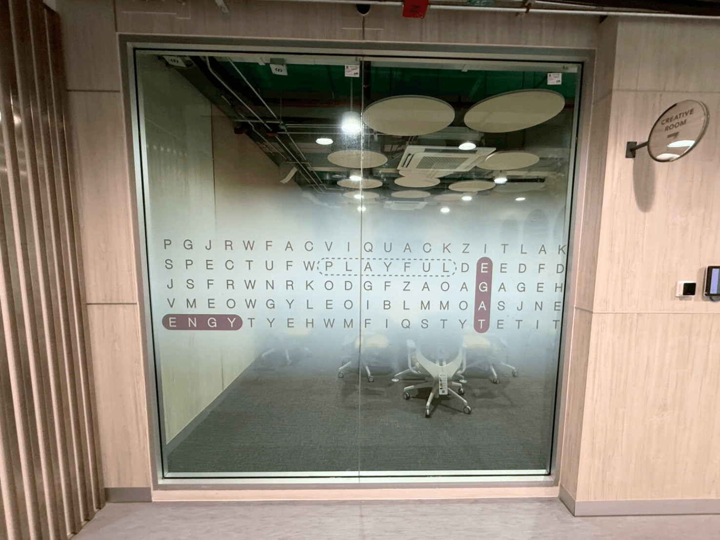 สติ๊กเกอร์ไล่เฉด Gradient Grain Pattern พิมพ์คมชัด เหมาะสำหรับตกแต่งผนัง กระจก และงานดีไซน์