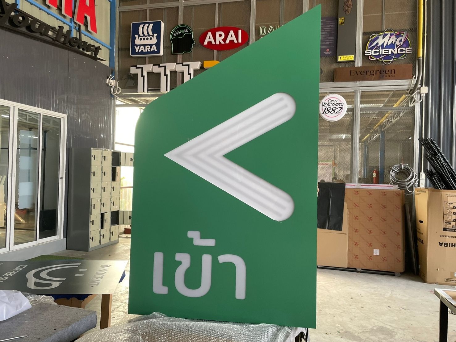 ดีไซน์ ป้ายเสาบอกทาง เสาประชาสัมพันธ์ — รับทำป้ายเสาบอกทาง Totem Signage ป้ายเสาประชาสัมพันธ์ บอกทาง
