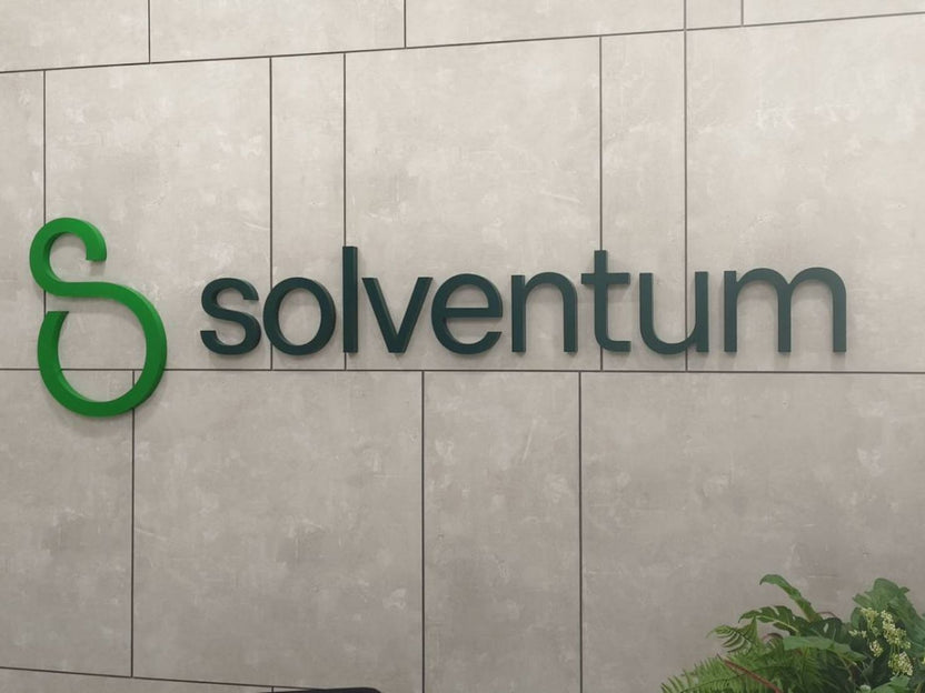 ดีไซน์ Rebranding ป้ายองค์กร ปรับ CI ใหม่ ครบวงจร — เมื่อองค์กรเปลี่ยนโลโก้ ปรับ Brand Guideline หรือผ่านกระบวนก