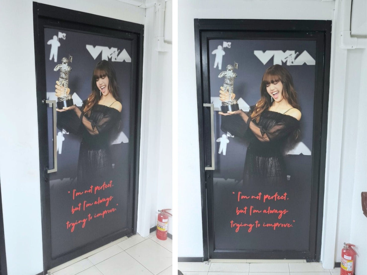 สติ๊กเกอร์ติดประตูกระจก พิมพ์คมชัด สีสดใส เหมาะสำหรับร้านค้า สำนักงาน และงานตกแต่งอาคาร