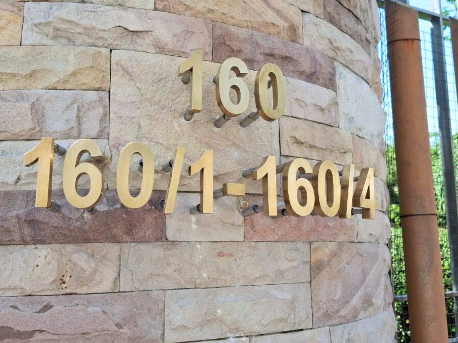 ป้ายบ้านเลขที่ และป้ายเลขที่ห้อง พิมพ์คมชัด ดีไซน์หรูหรา ทนทาน เหมาะสำหรับบ้าน อาคารชุด คอนโด และสำนักงาน