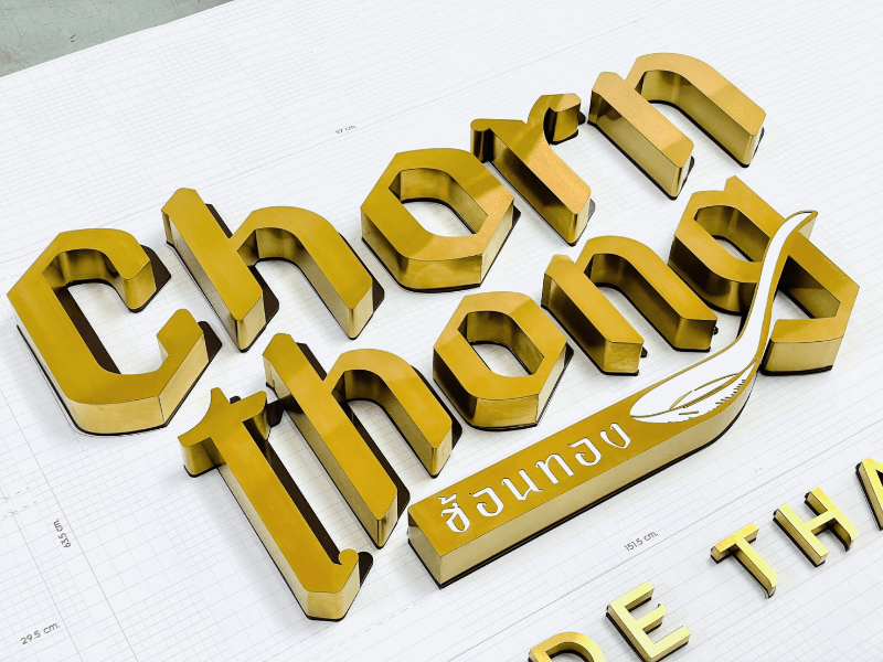 อักษรสแตนเลสทองแฮร์ไลน์ หรูหรา ทนทาน เหมาะสำหรับป้ายบริษัท ร้านค้า และงานตกแต่งอาคาร
